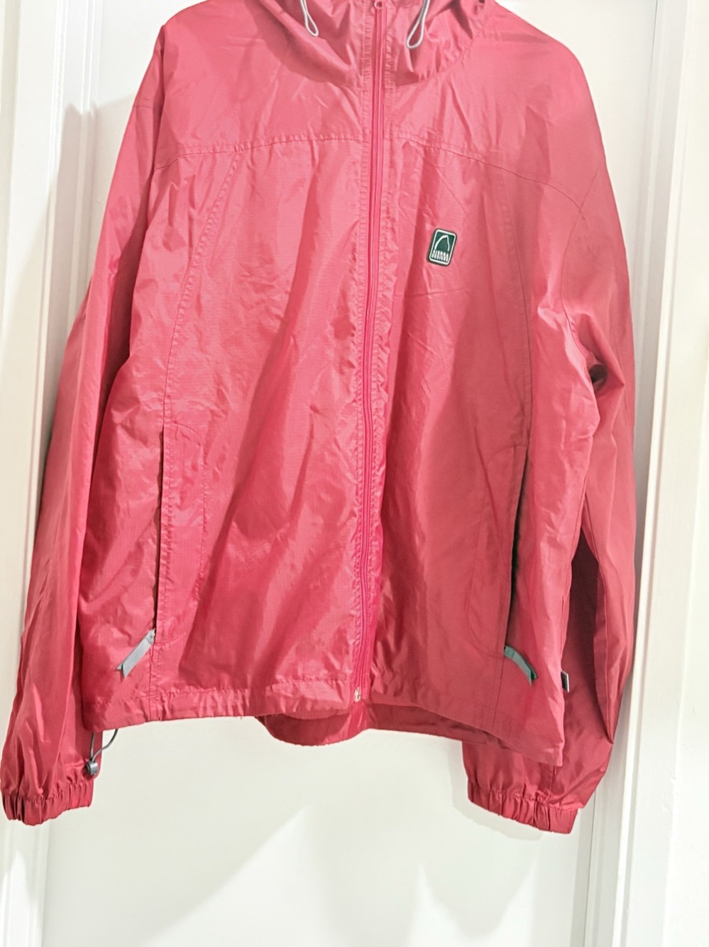 Sierra Designs Lightweight Hooded Windbreaker in Red  Size Large